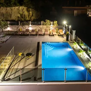 https://apartments-tina.splithotels.org